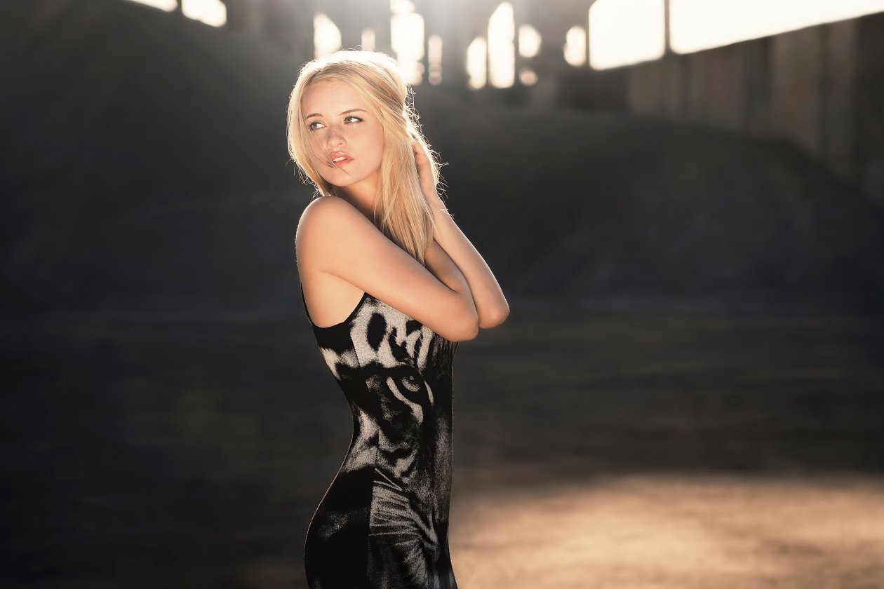 Girl Looking Away Sunbeams 4k