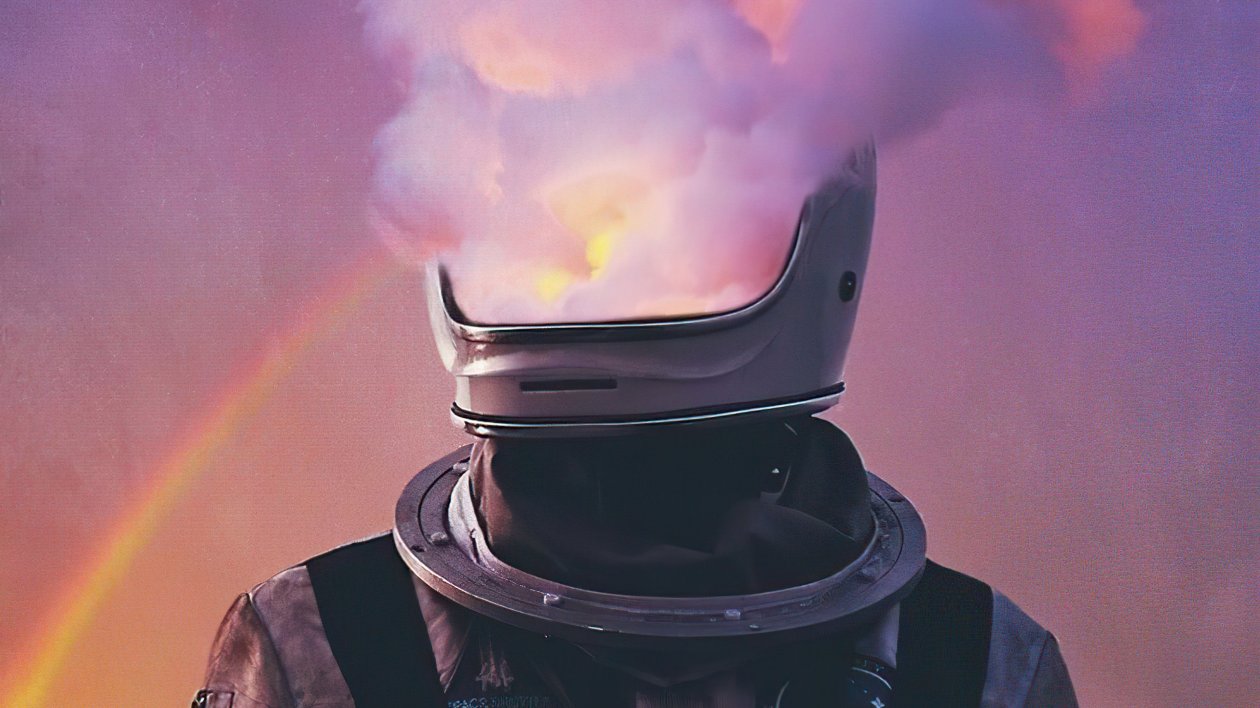 Astronaut Face Smoke Helmet 4k