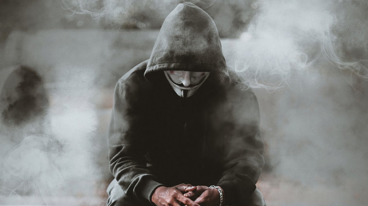 Anonymus Guy Smoke 4k