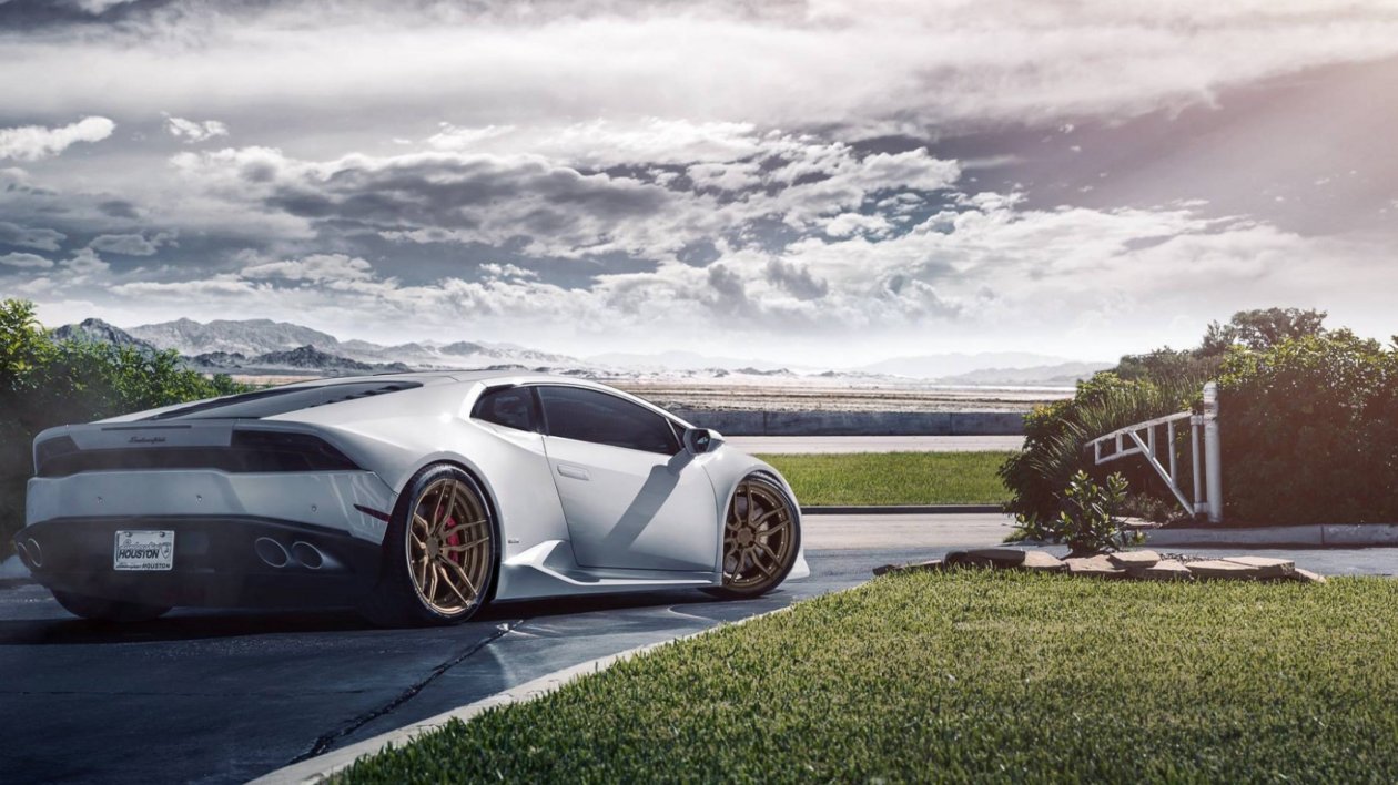 Lamborghini Huaracan White