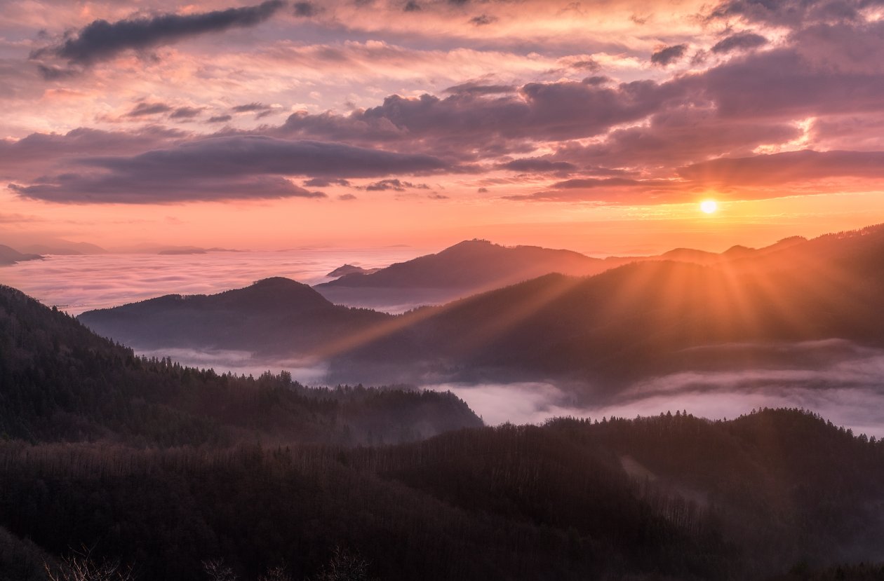 Mountains Fog Sunbeams Clouds 5k