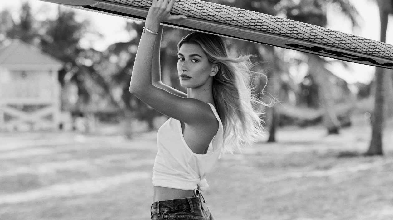 Hailey Baldwin Elle