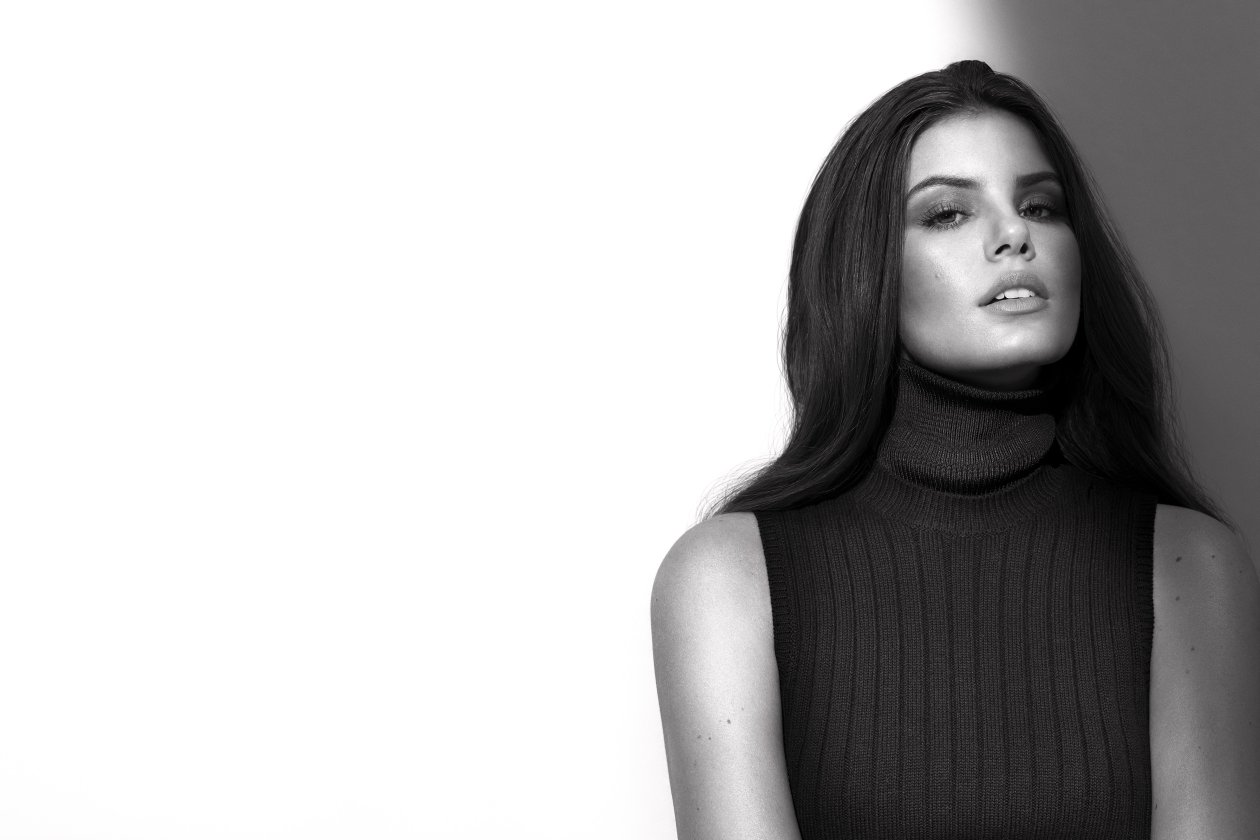 Camila Queiroz Monochrome 4k