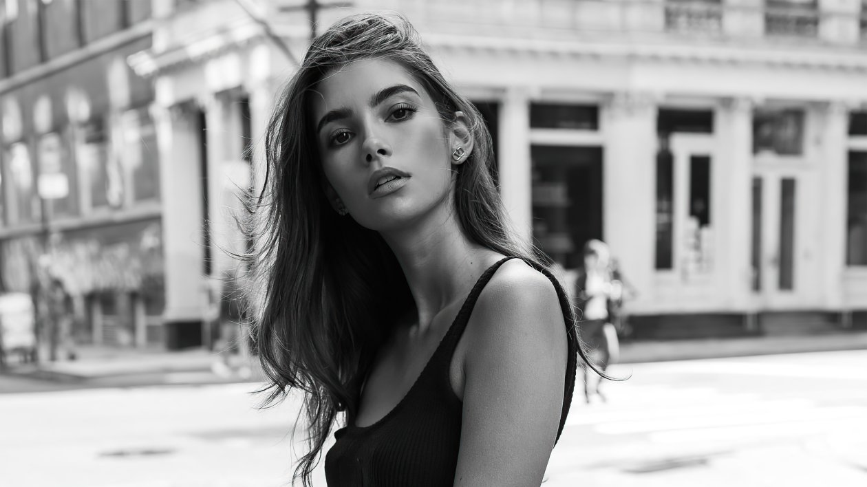 Cindy Mello Jimmy Choo Avenue Bag 4k