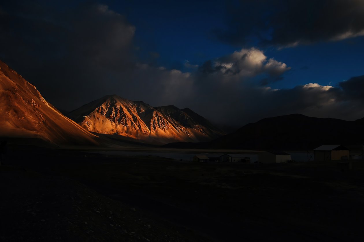 A Mountain Range At Night 4k