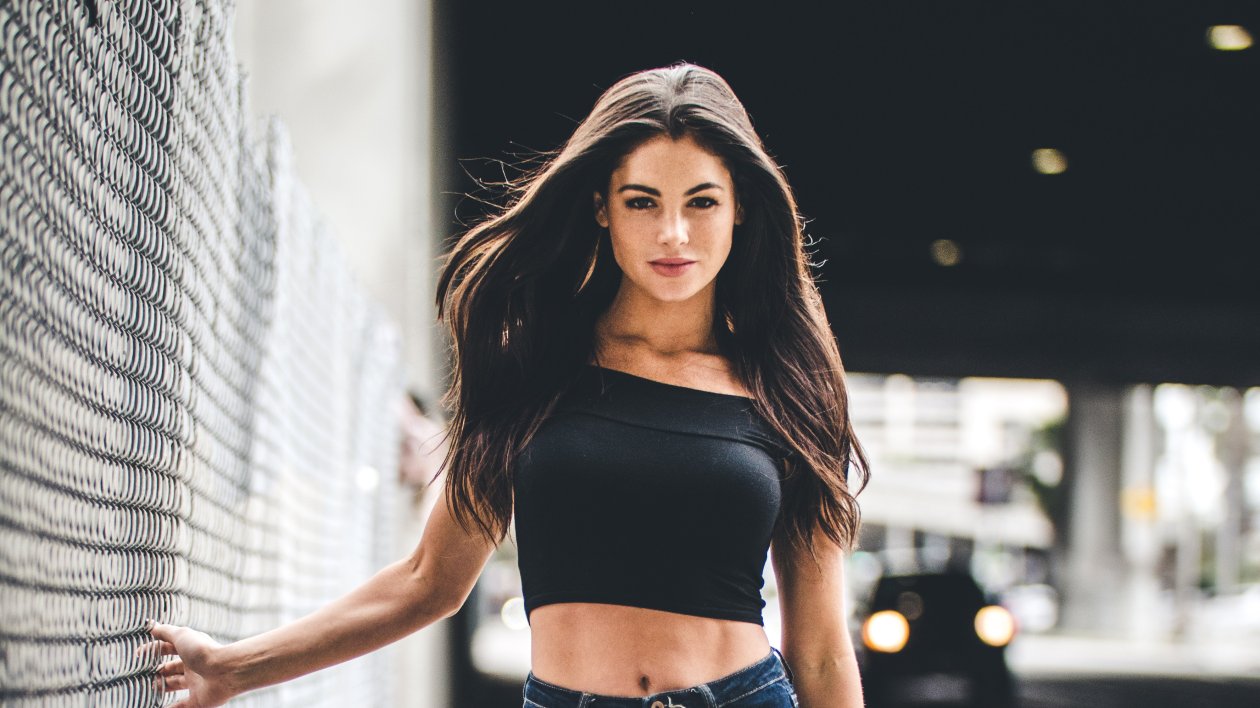 Women Portrait Walking 4k