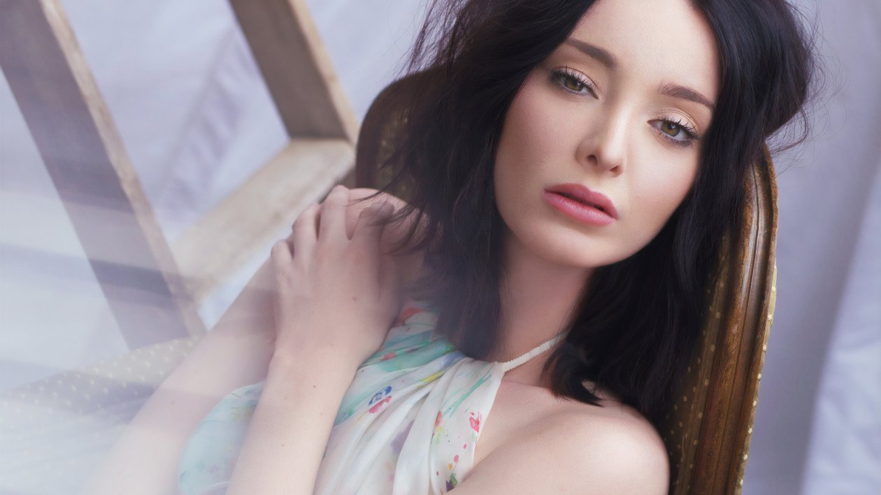 Emma Dumont Grumpy Magazine 4k