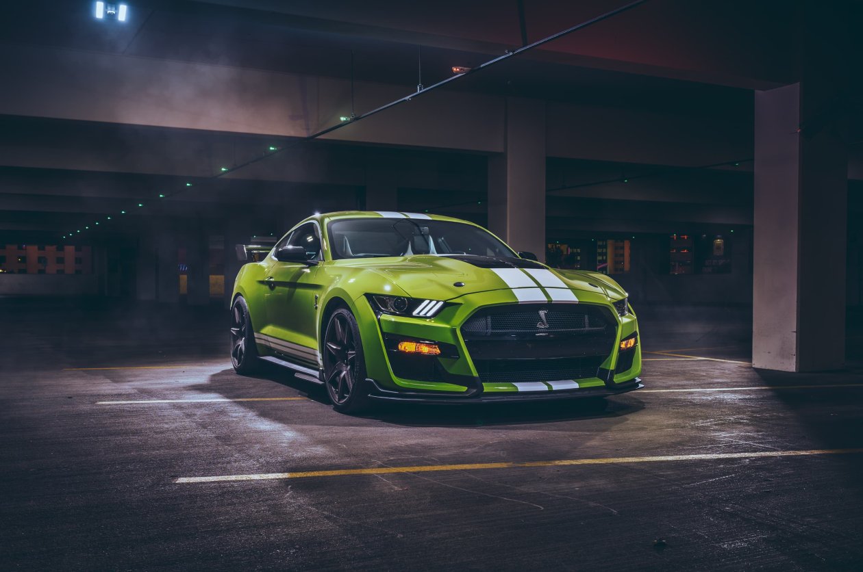Green Ford Mustang Shelby GT500