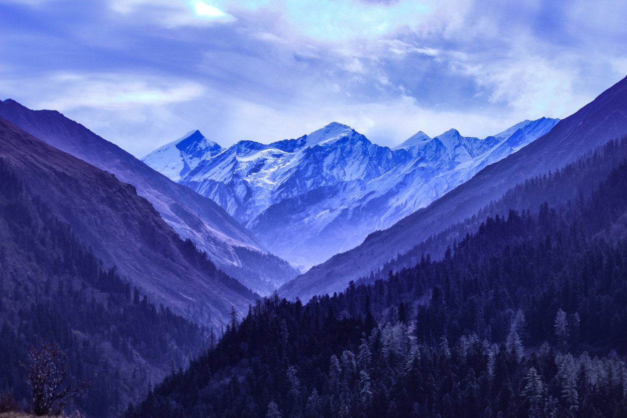 Mountain Range Blue 5k