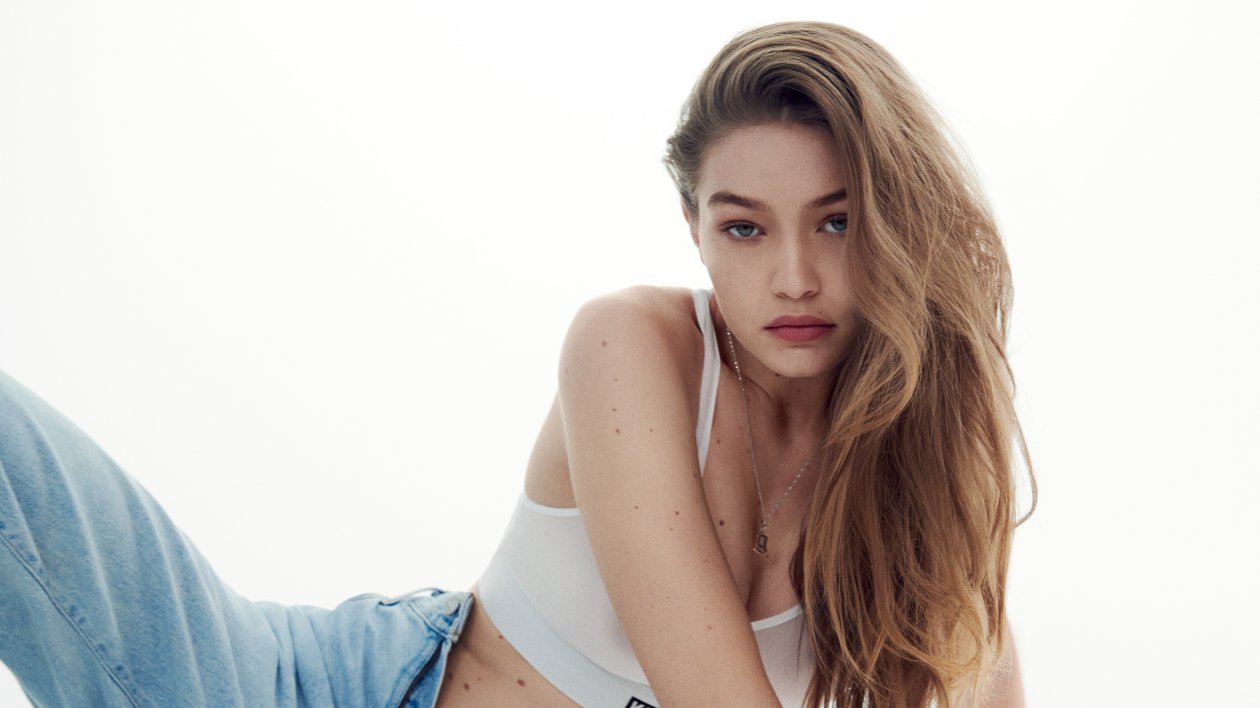 Gigi Hadid Calvin Klein 8k