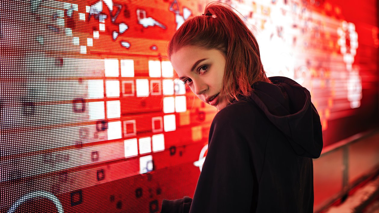 Ksenia Kokoreva Looking Over Shoulder 4k