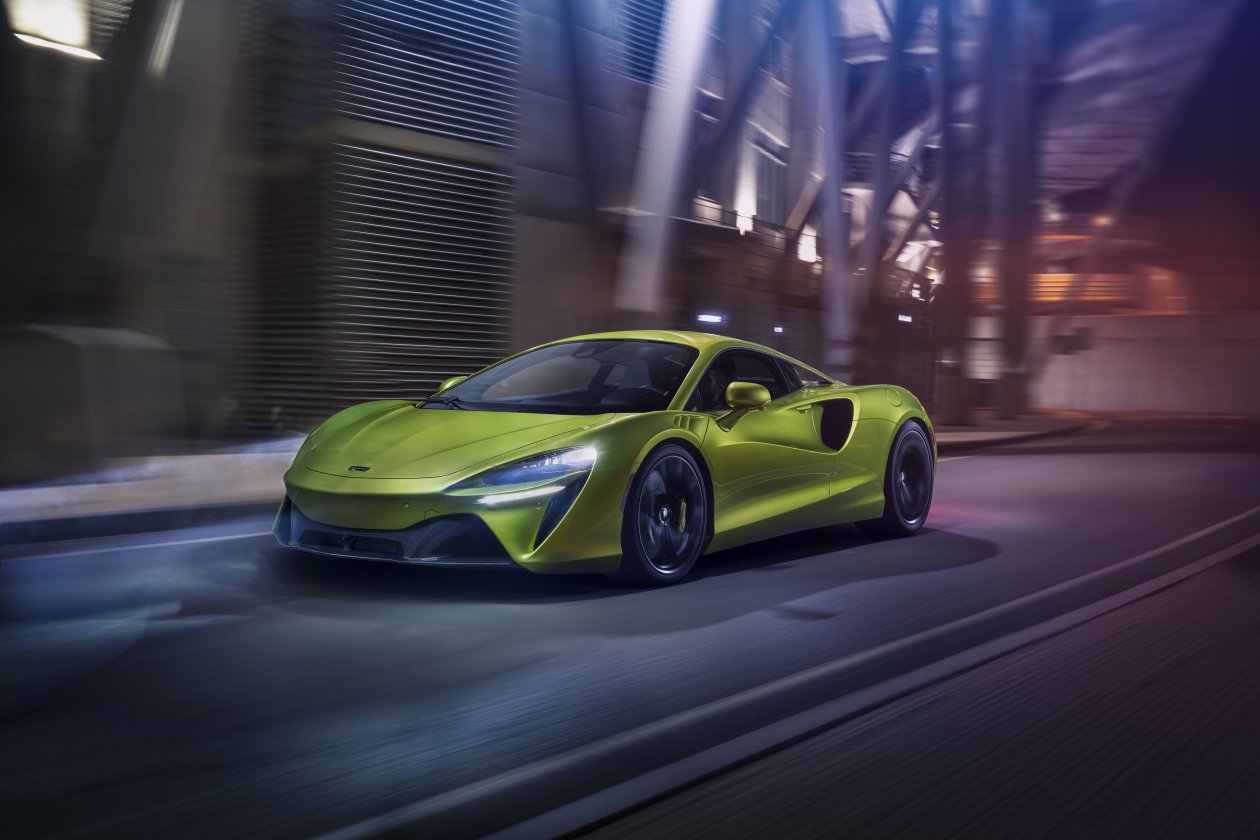 2021 McLaren Artura Front
