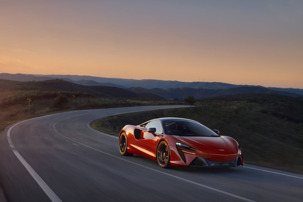McLaren Artura 2021