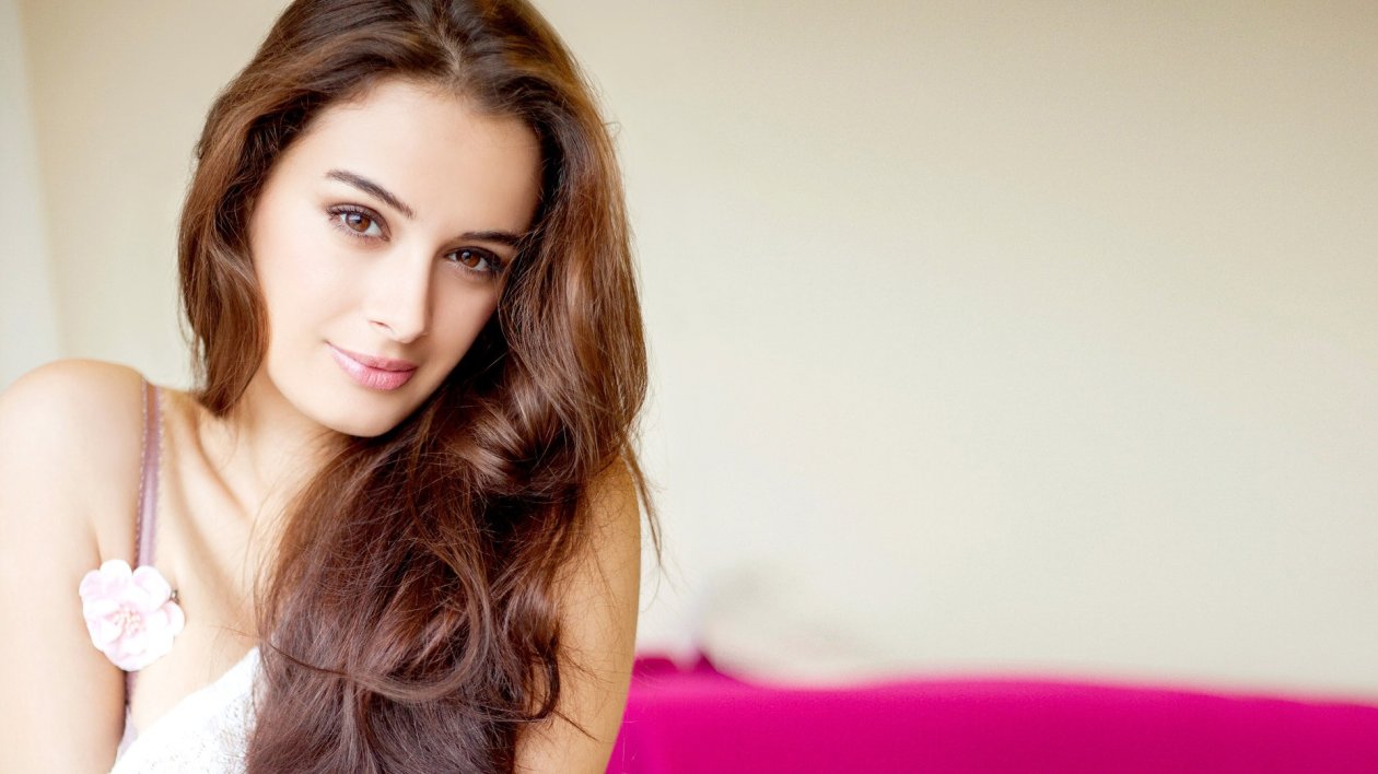 Evelyn Sharma 8