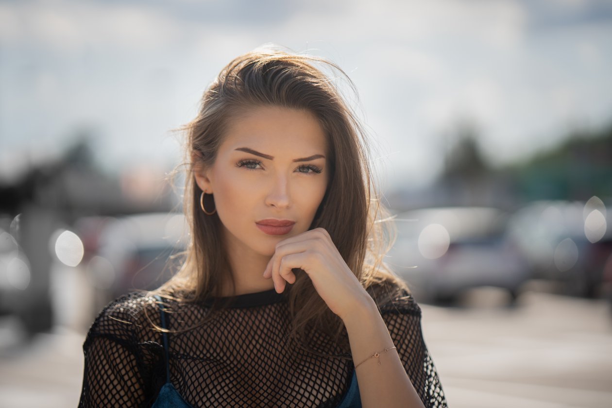 Beautiful Girl Outdoors 5k