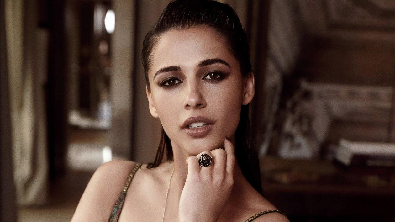 Naomi Scott Elle India