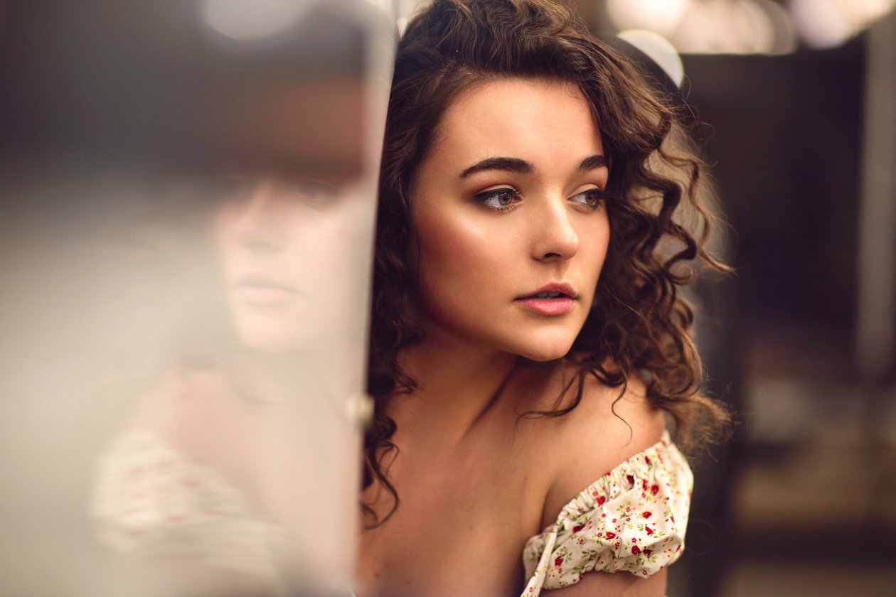 Brunette Curl Face Girl