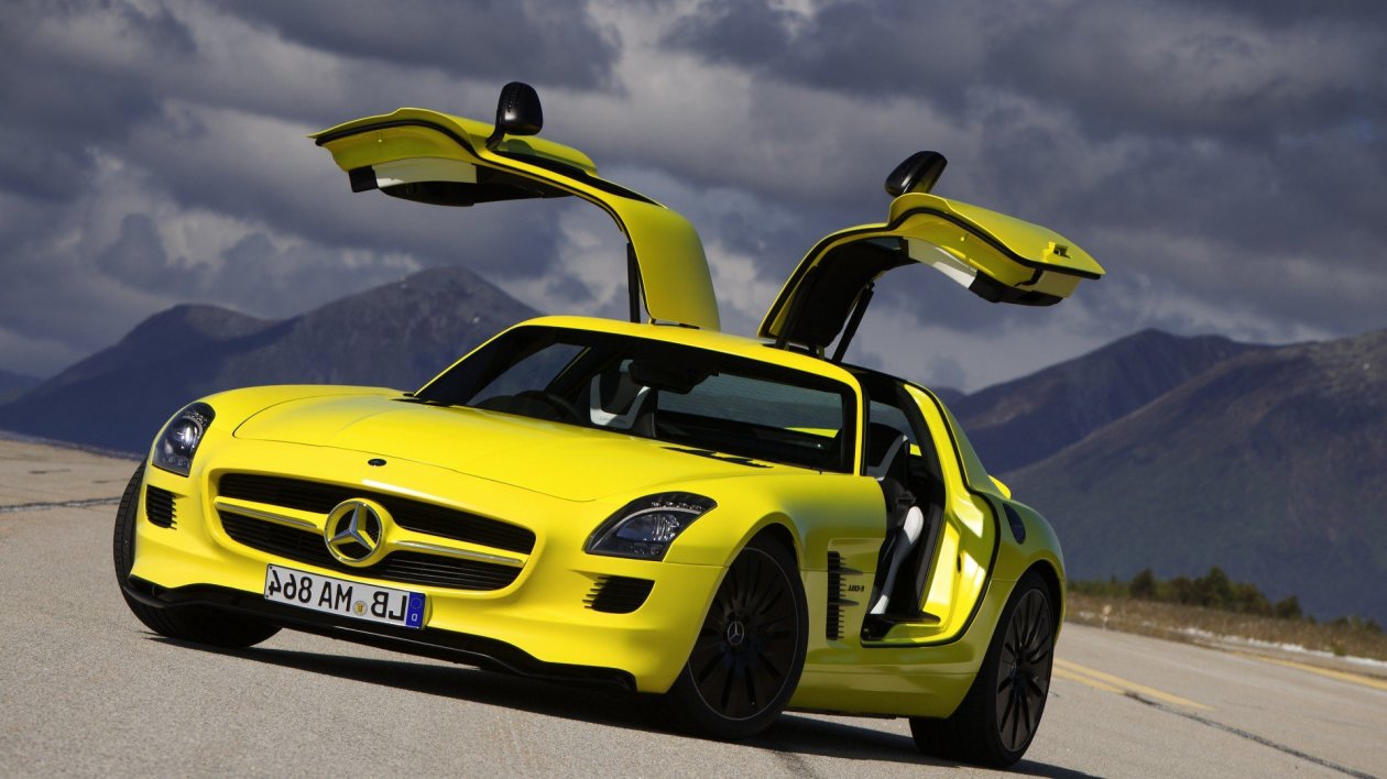 Mercedes Benz SLS AMG Yellow