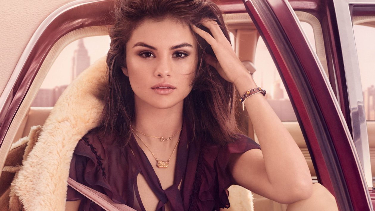 Selena Gomez Coach 2017