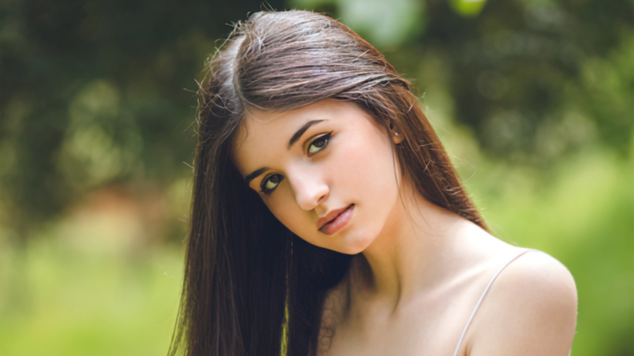 Cute Girl Posing 4k