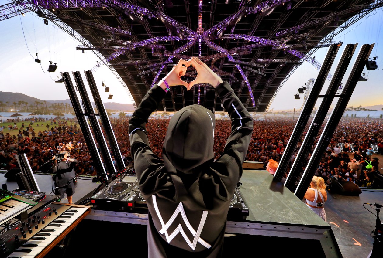 Alan Walker Performing Live 5k