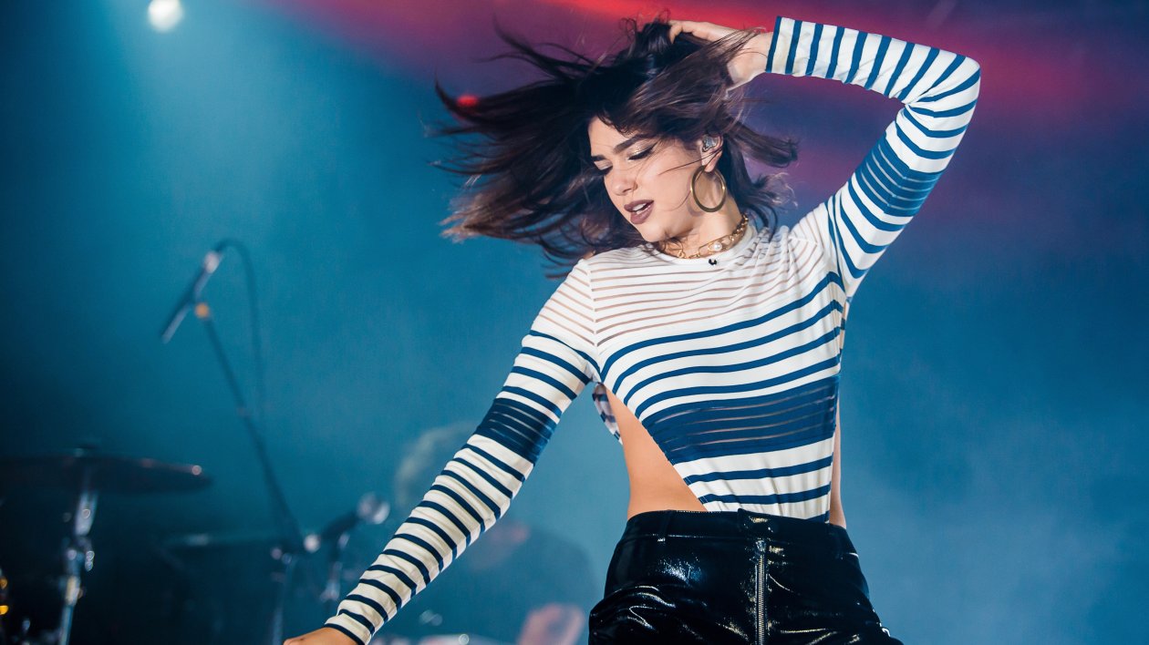 Dua Lipa Live Performing 5k
