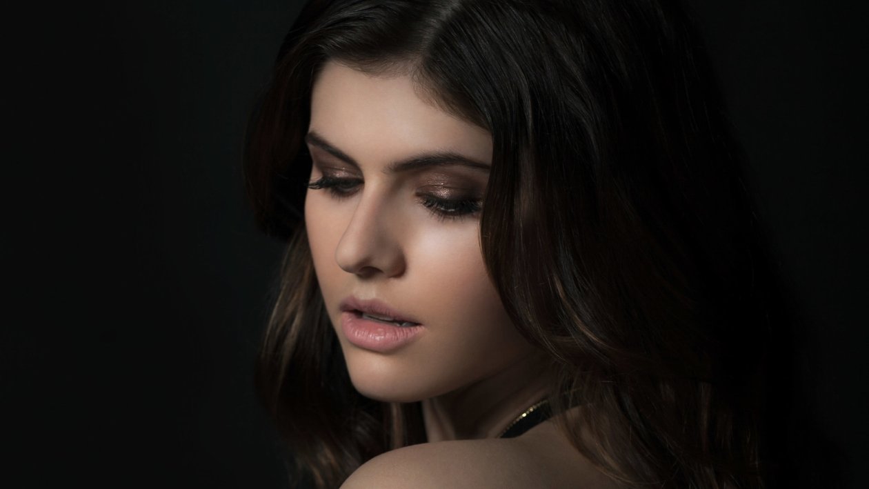 Alexandra Daddario 2019 New