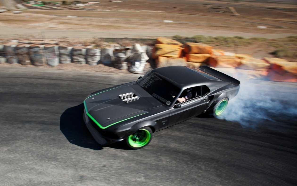 Muscle Car Drifting
