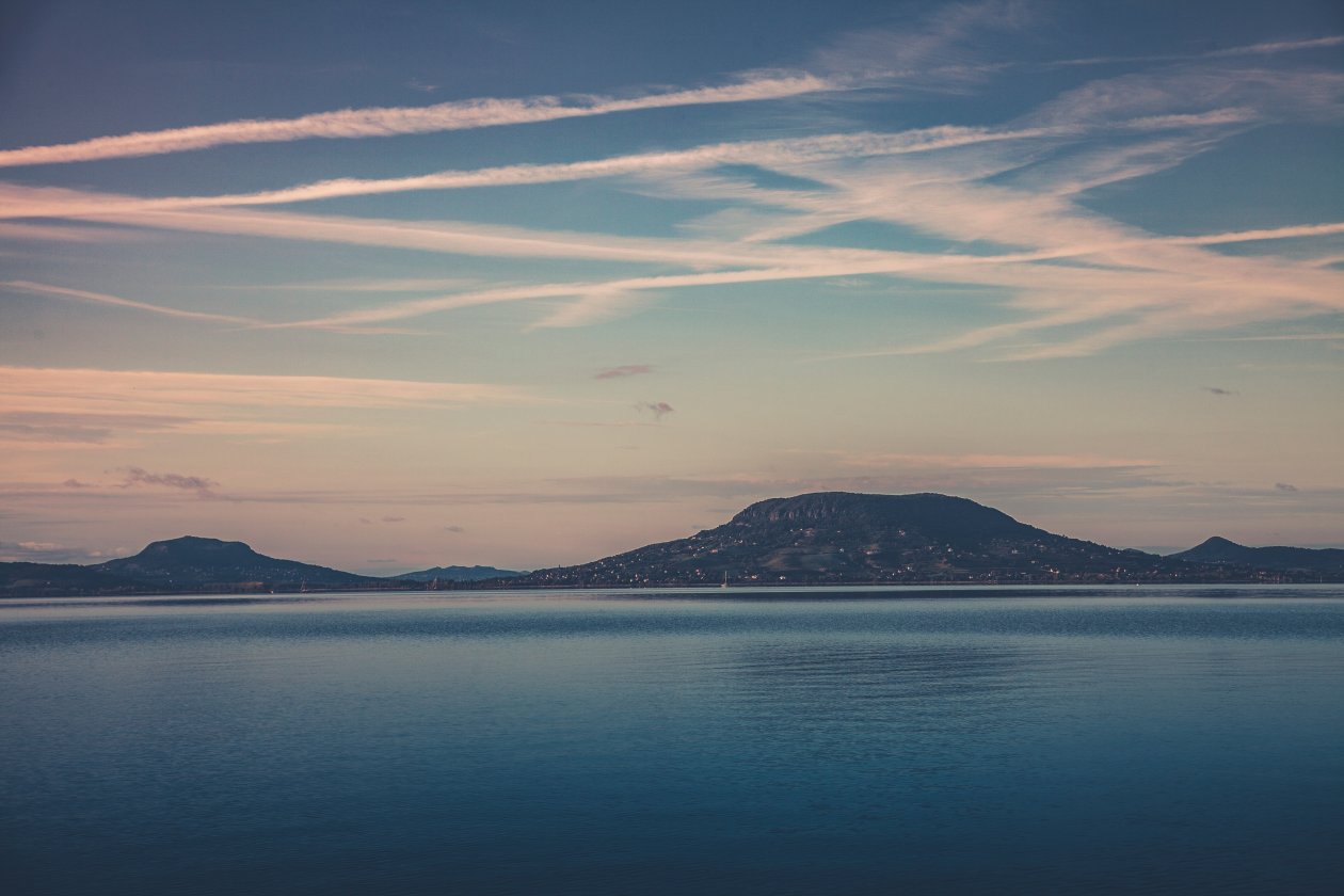 Mountains Daytime Seashore Sky Water Ocean Outdoors 5k