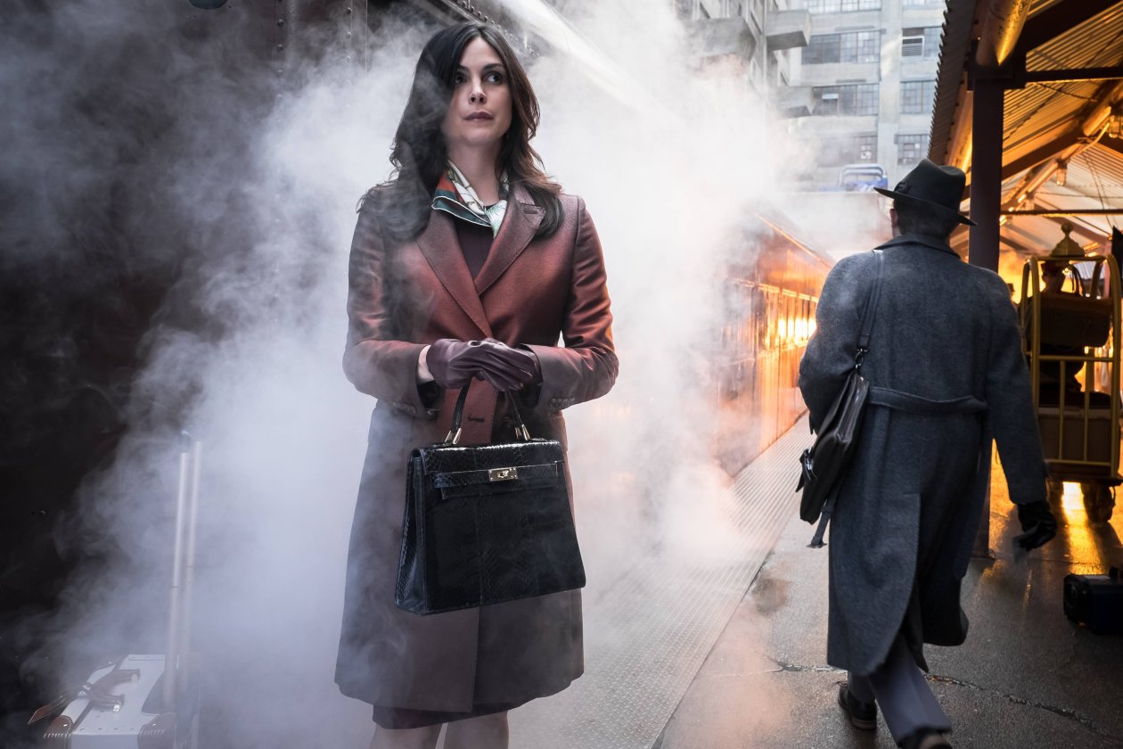 Morena Baccarin In Gotham 2016