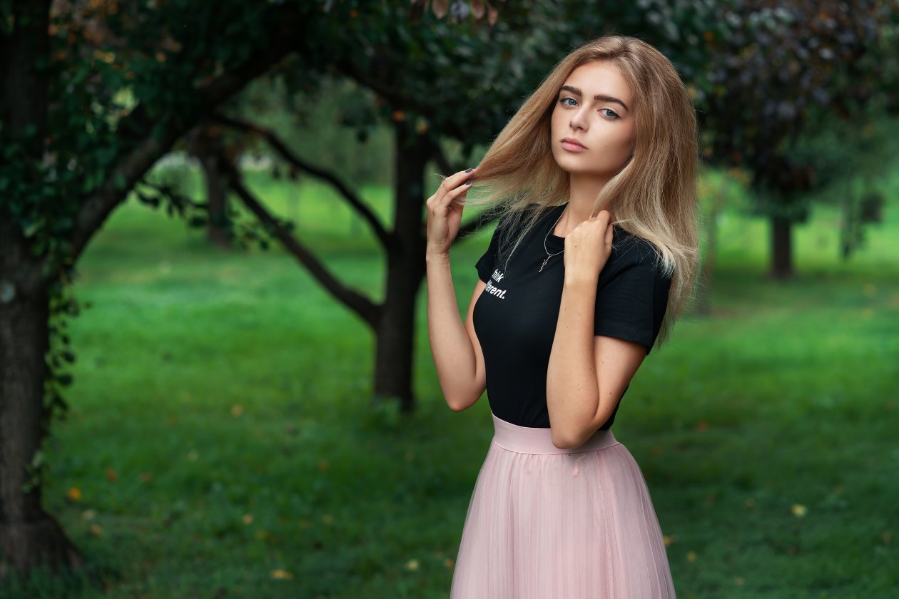 Cute Girl Pink Skirt Necklace 4k