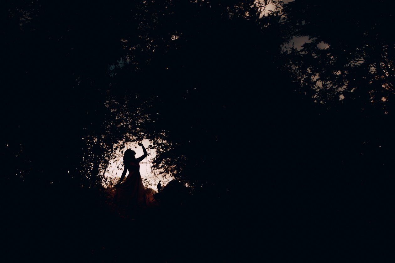 Silhouette Women Dancing 4k