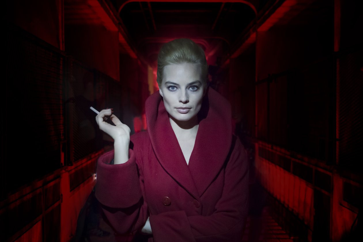 Margot Robbie In Terminal