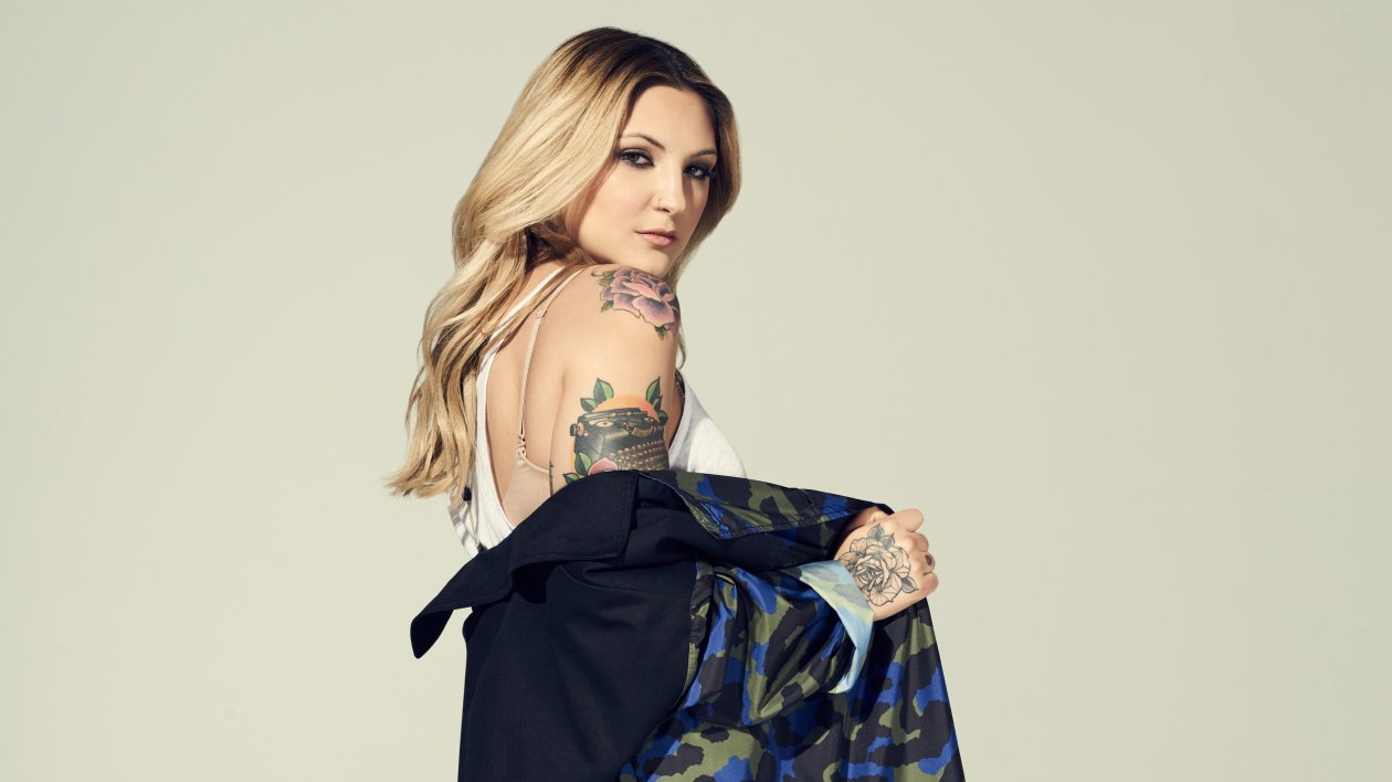Julia Michaels Singer