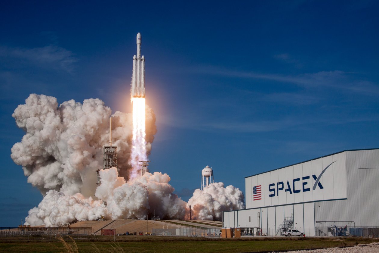 Falcon Heavy Space X 2018