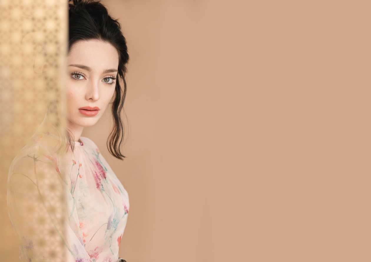 Emma Dumont 4k
