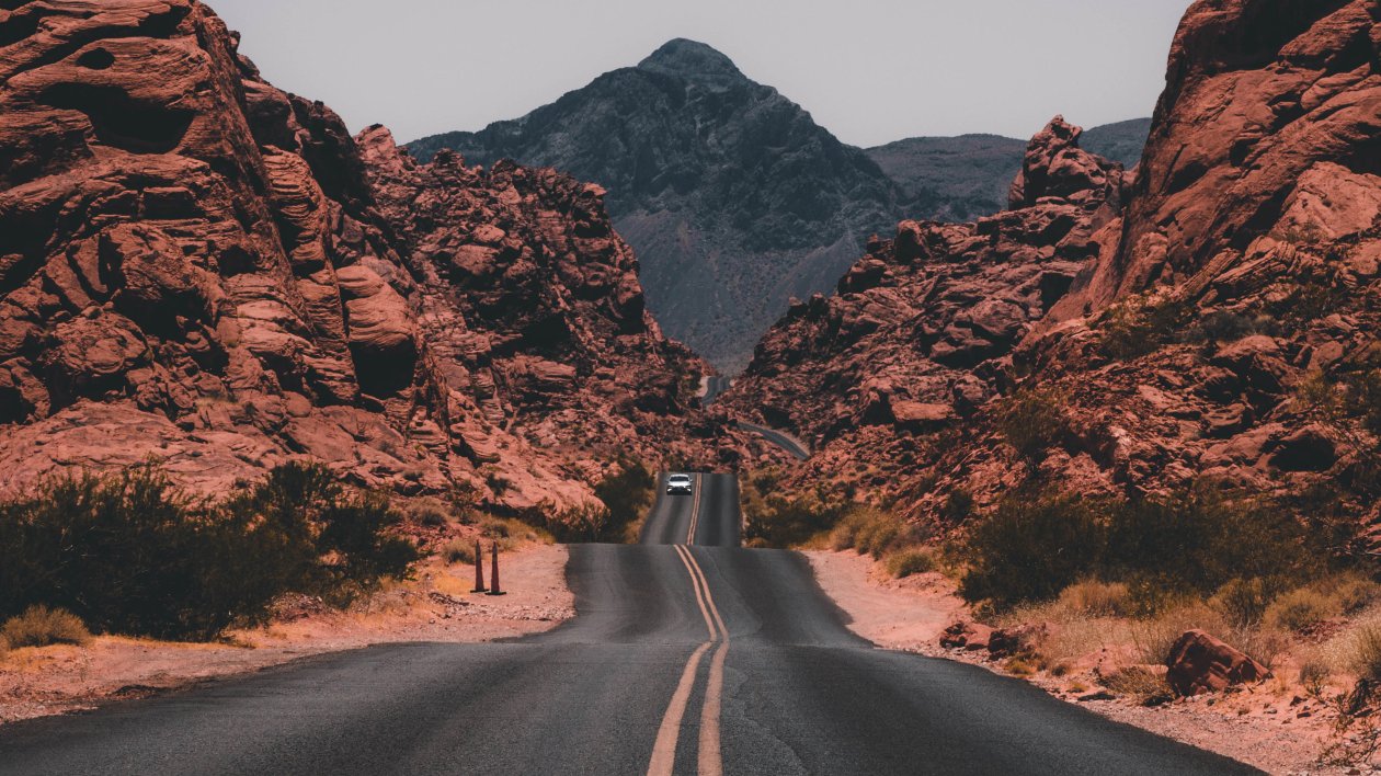 Cliff Valley Road Rocks 4k