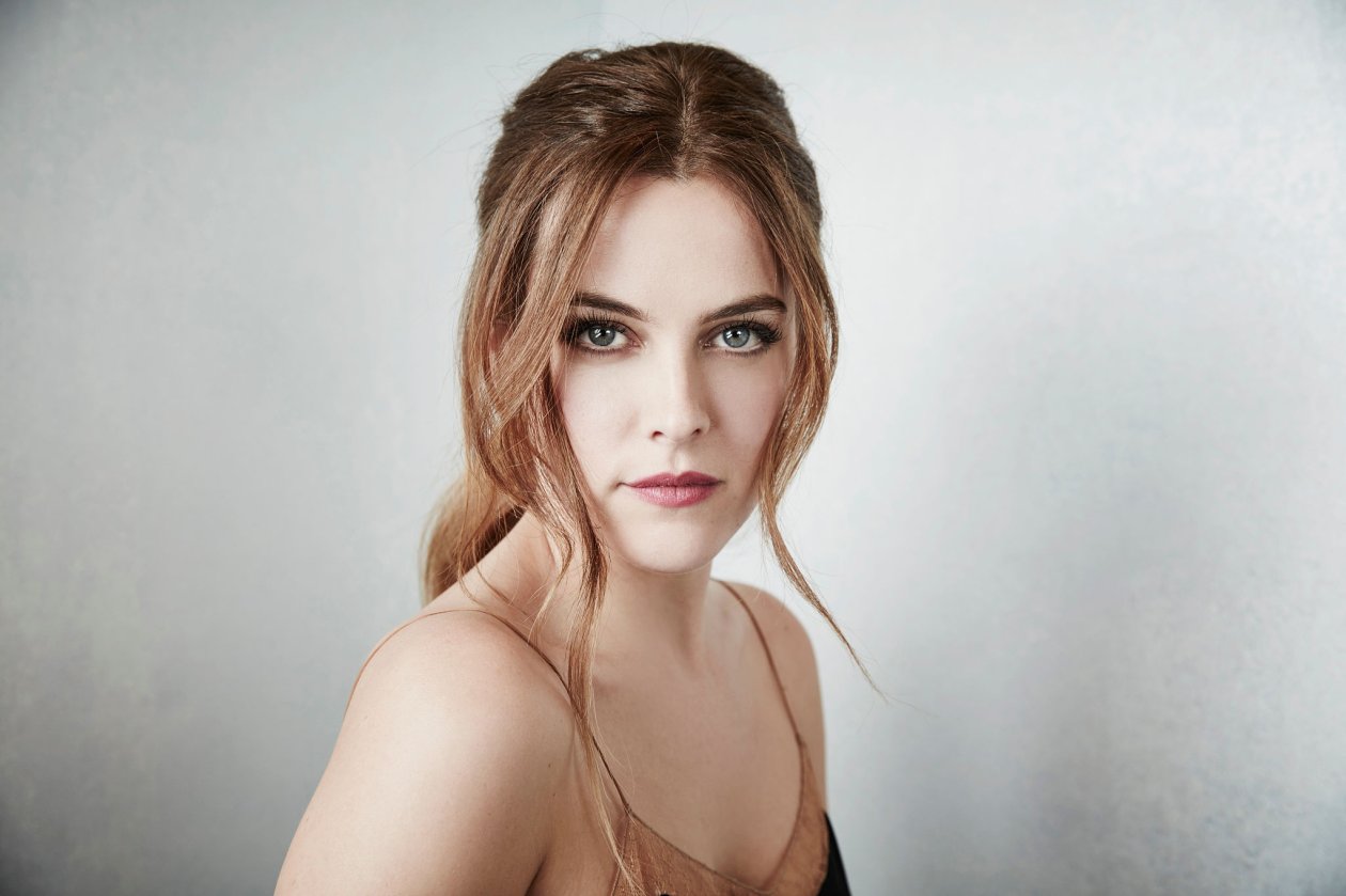 Riley Keough 3