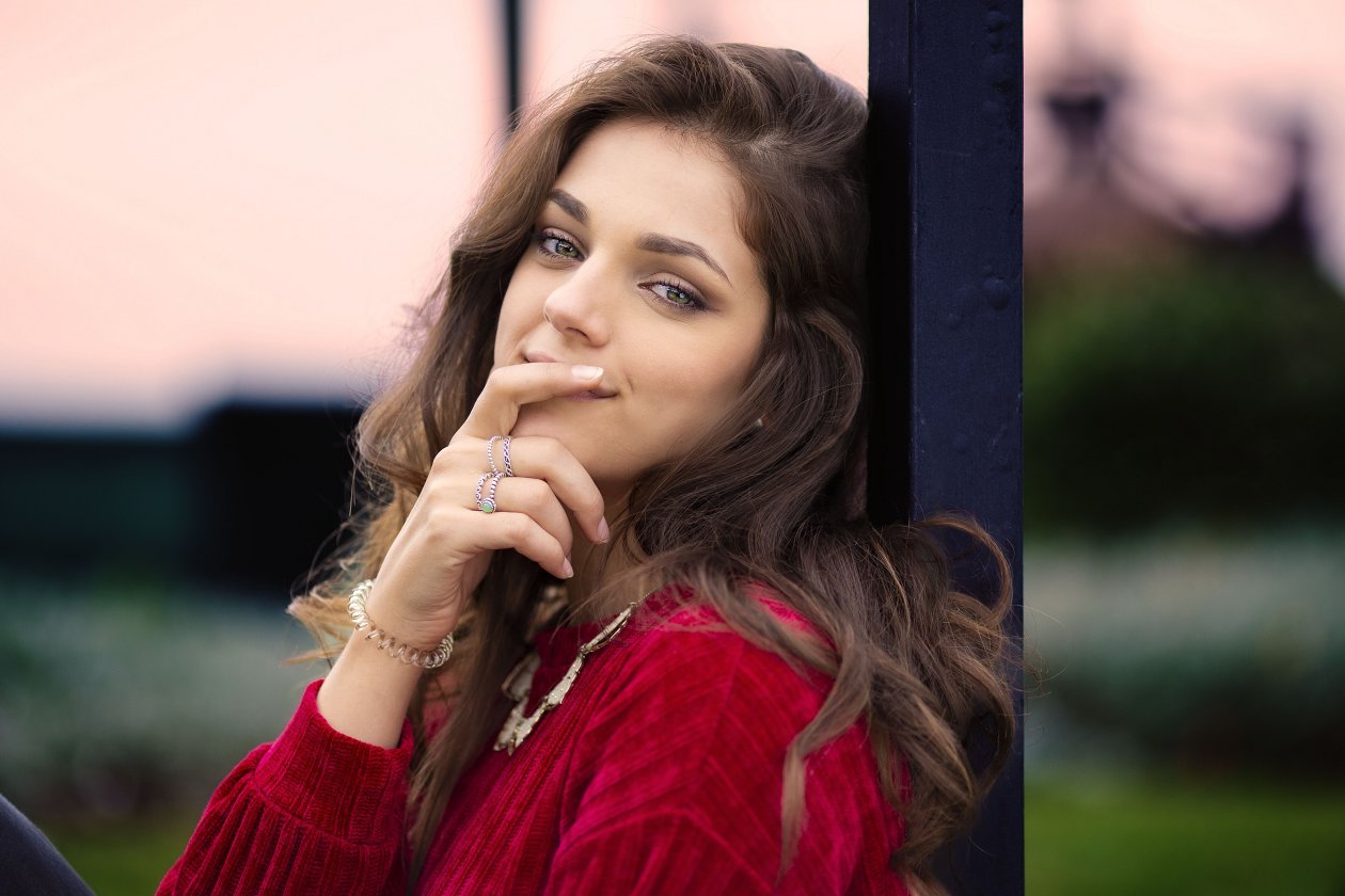 Brown Hair Cute Girl Fingers On Lips 4k