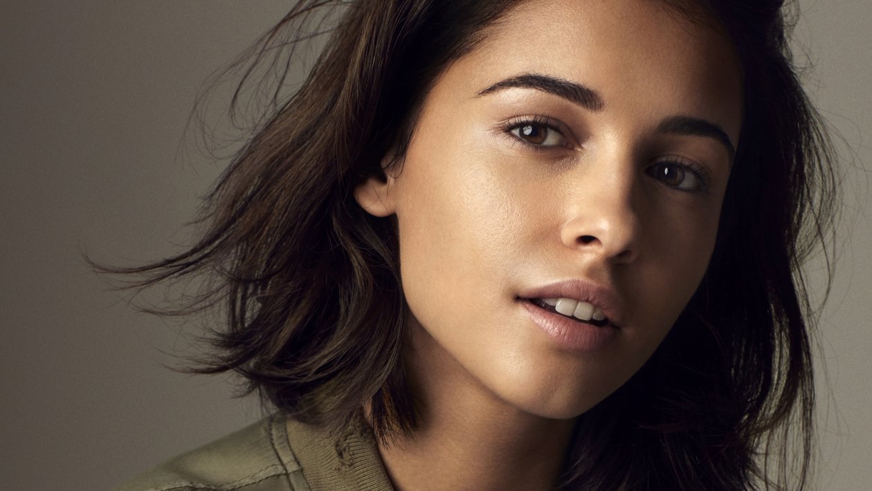 4k 2019 Naomi Scott