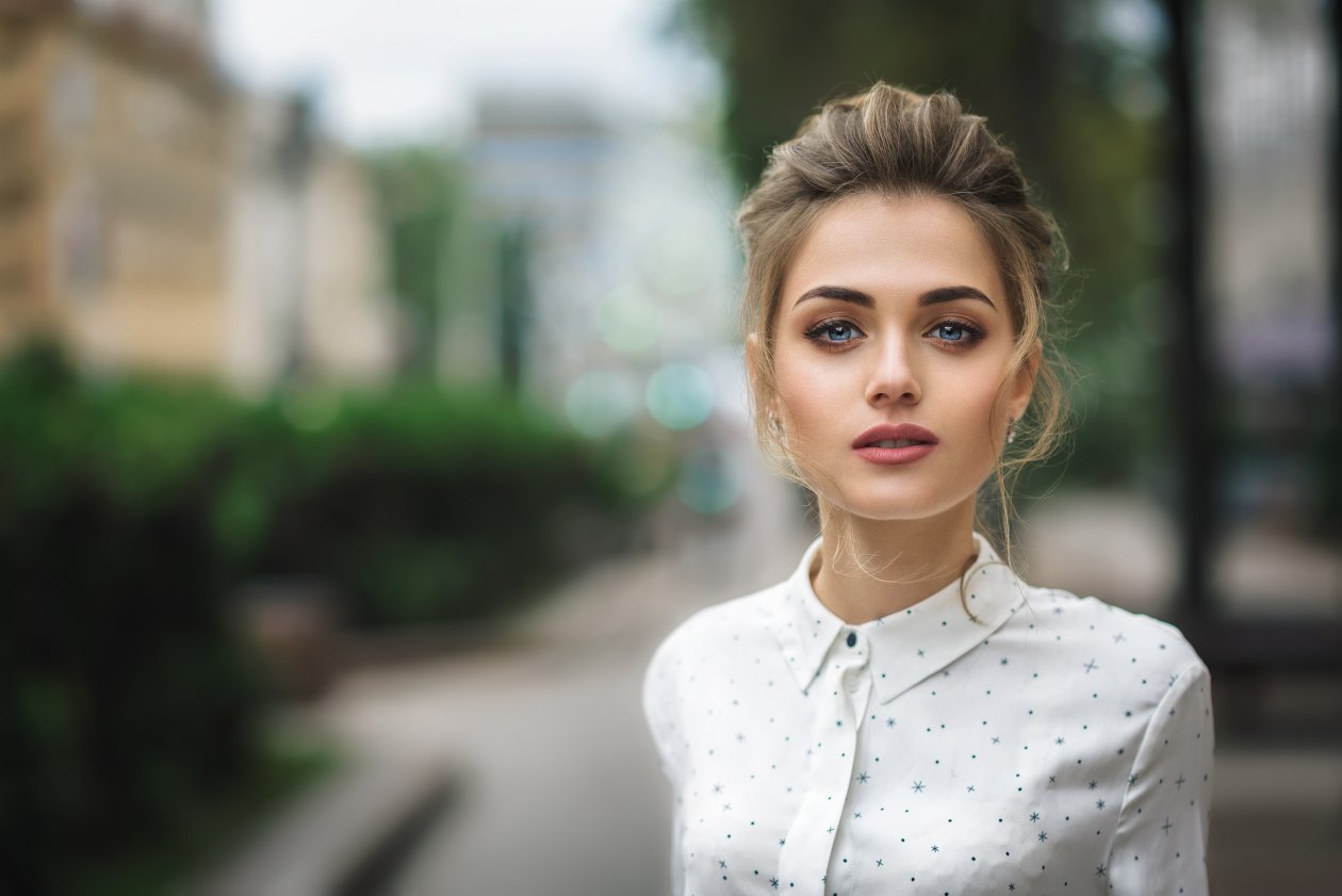 Glamour Girl Beautiful Eyes