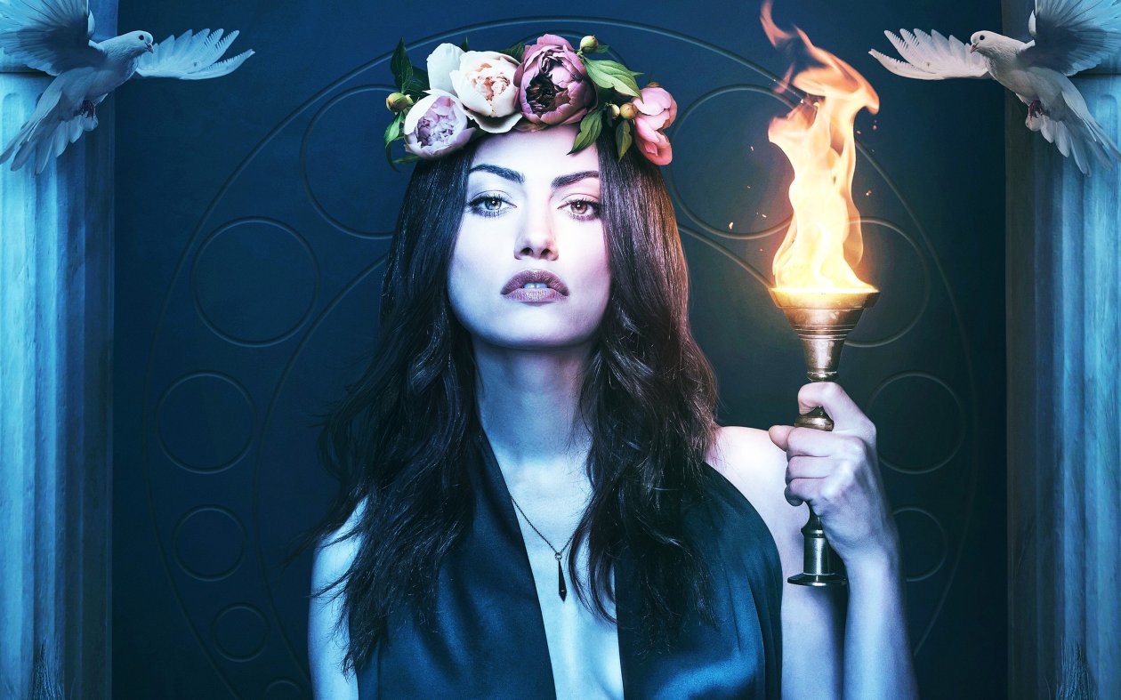 Phoebe Tonkin in The Originals