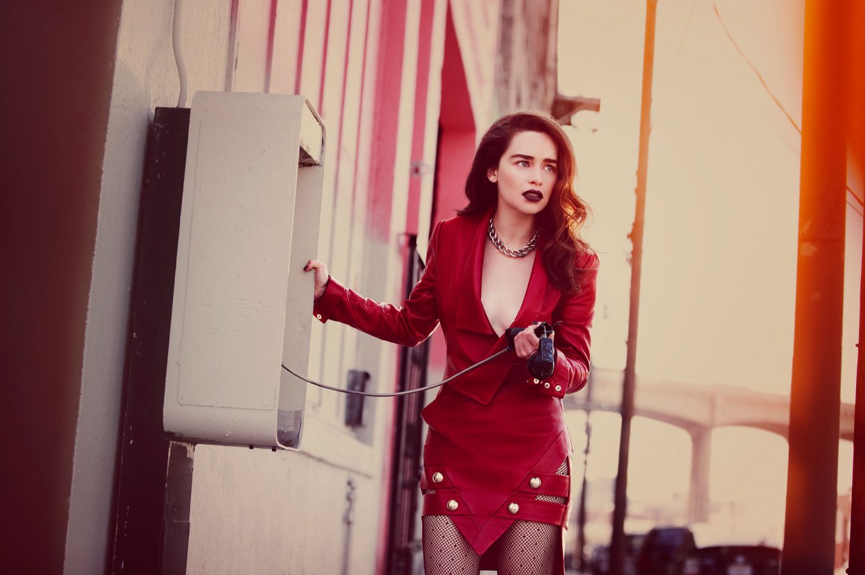 Emilia Clarke Vs Photoshoot