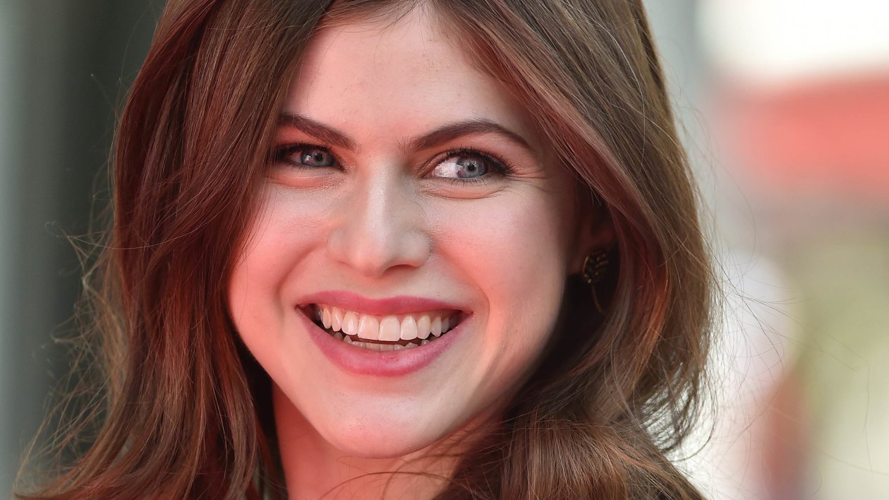 Alexandra Daddario Cute Smile