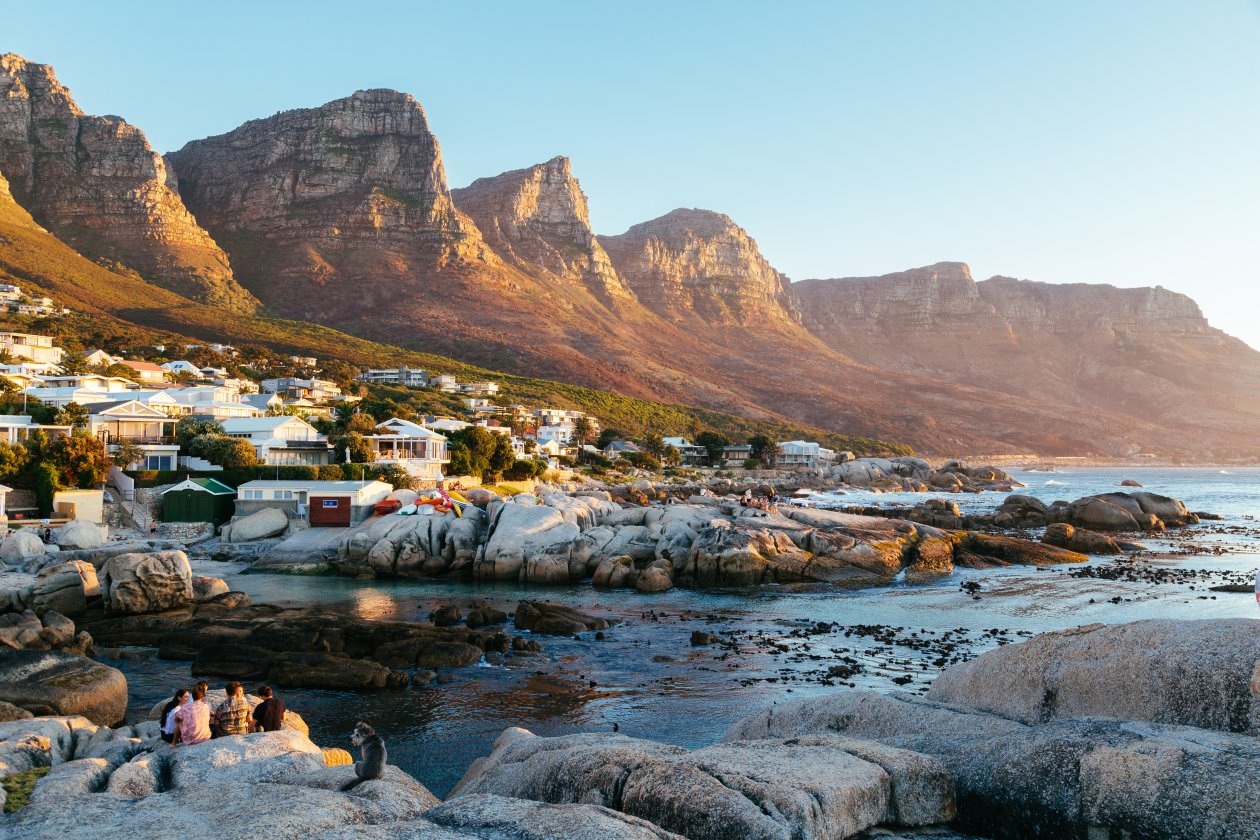 Beautiful Town Mountains Landscape Water Body 5k