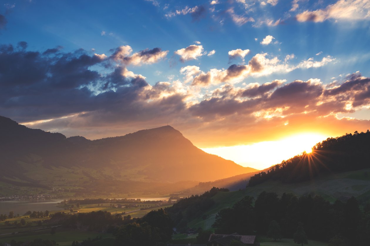Sunbeams Mountains Landscape 5k