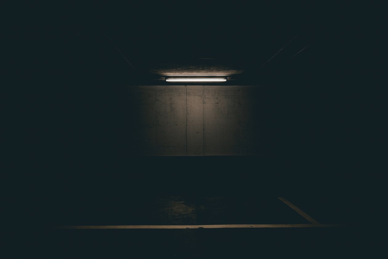 Spotlight Dark 5k