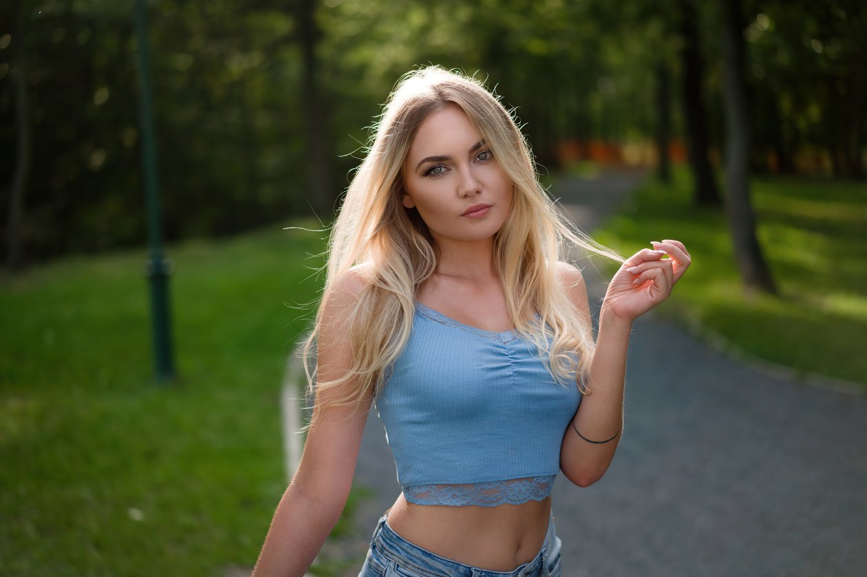 Blonde Girl Depth Of Field Playing With Hair 4k