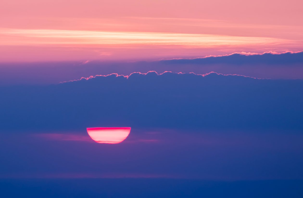 Setting Sun Behind Cloud 4k