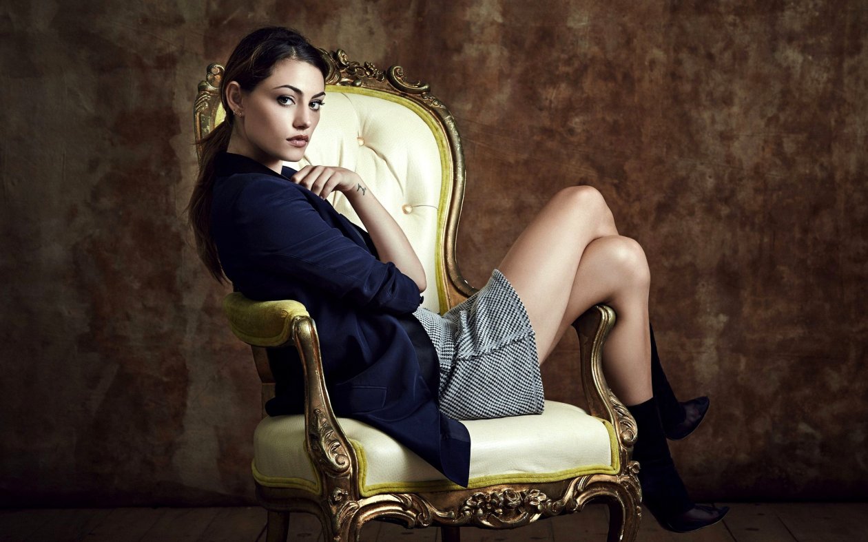Phoebe Tonkin 4